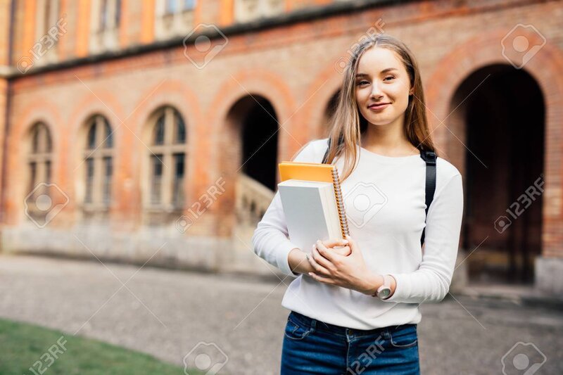 Asistenta, rezidenta, studenta medicina ca insotitoare domn batran 2-3 ore.